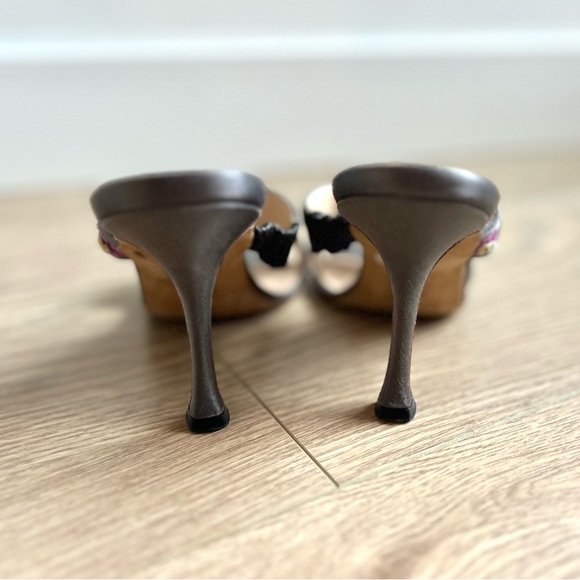 Manolo Blahnik Shoes Gray Satin Heeled Sandals w/ Floral Embellishment - Picture 3 of 4